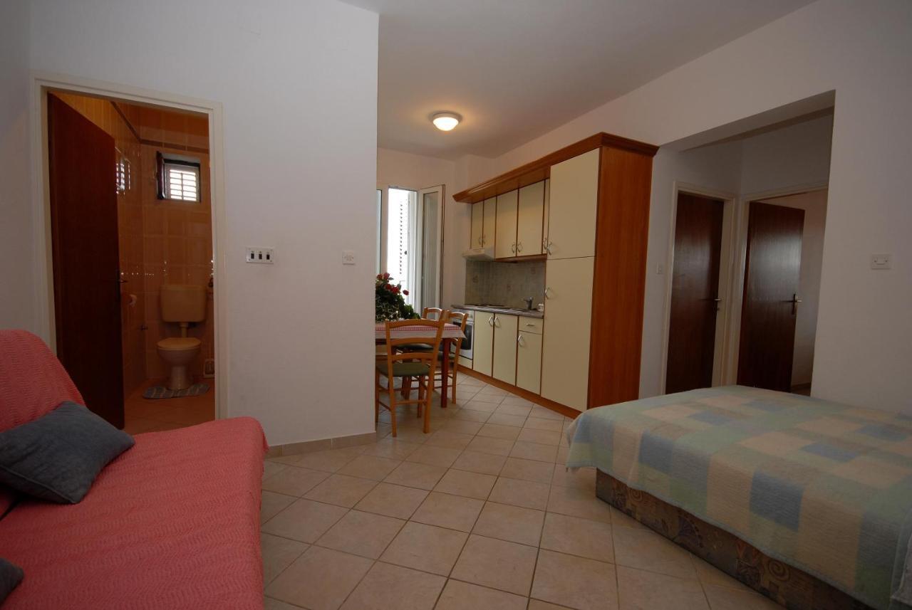 Apartments And Rooms With A Swimming Pool Kali, Ugljan - 14083 Exterior photo