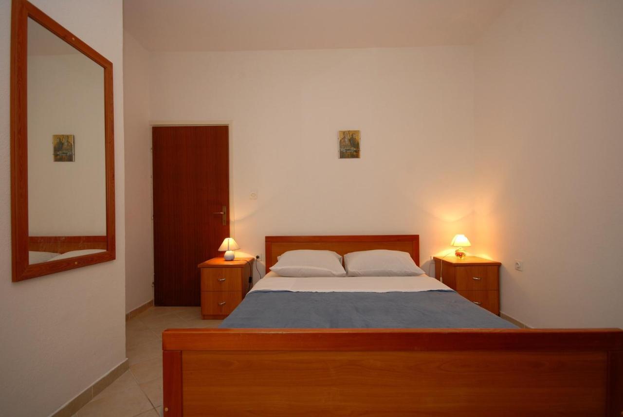 Apartments And Rooms With A Swimming Pool Kali, Ugljan - 14083 Exterior photo