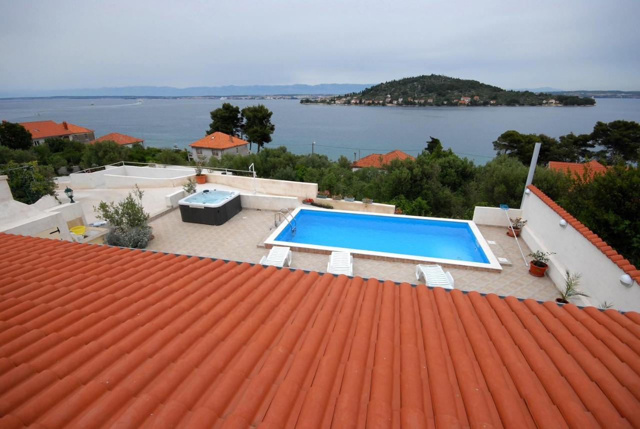 Apartments And Rooms With A Swimming Pool Kali, Ugljan - 14083 Exterior photo