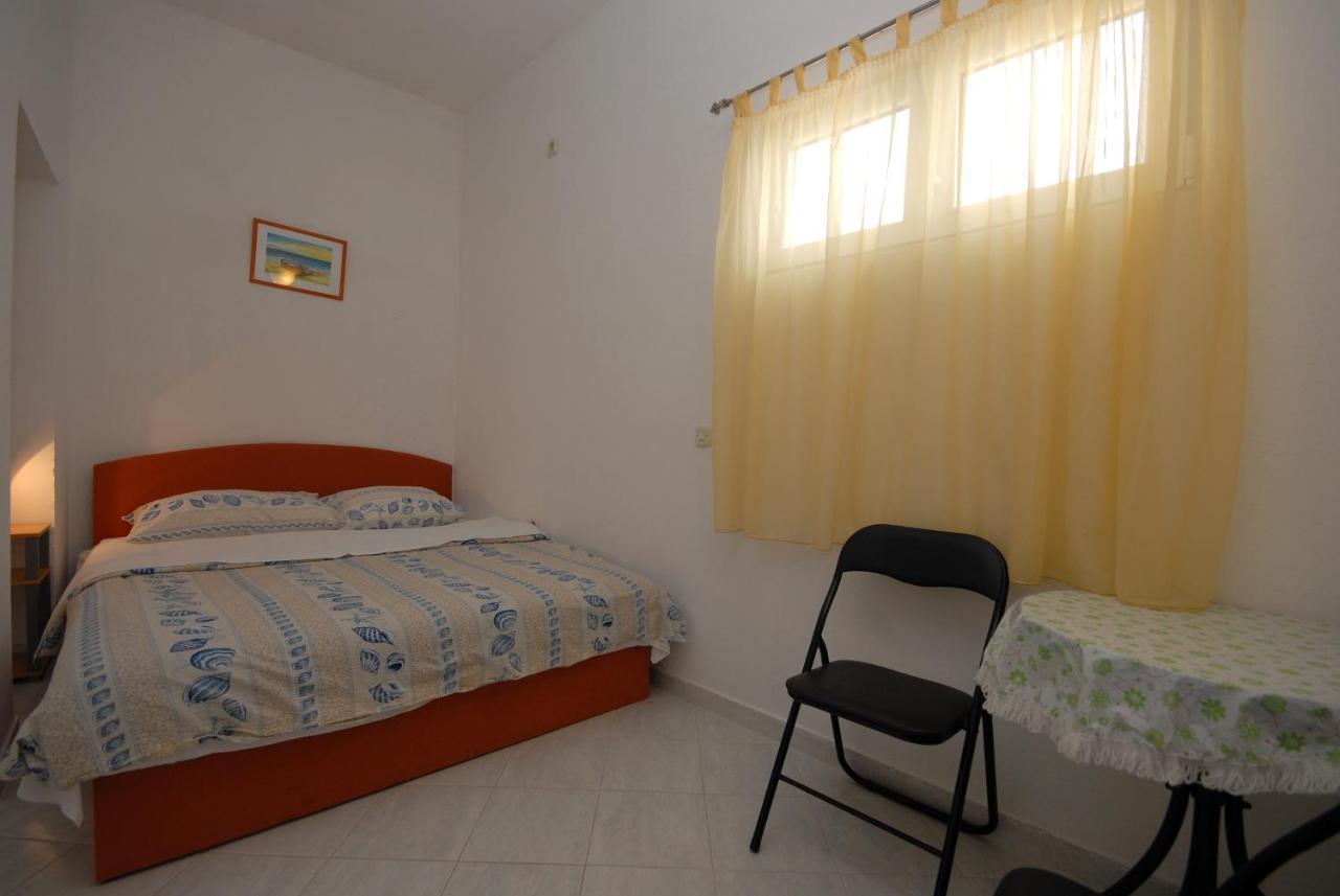 Apartments And Rooms With A Swimming Pool Kali, Ugljan - 14083 Exterior photo