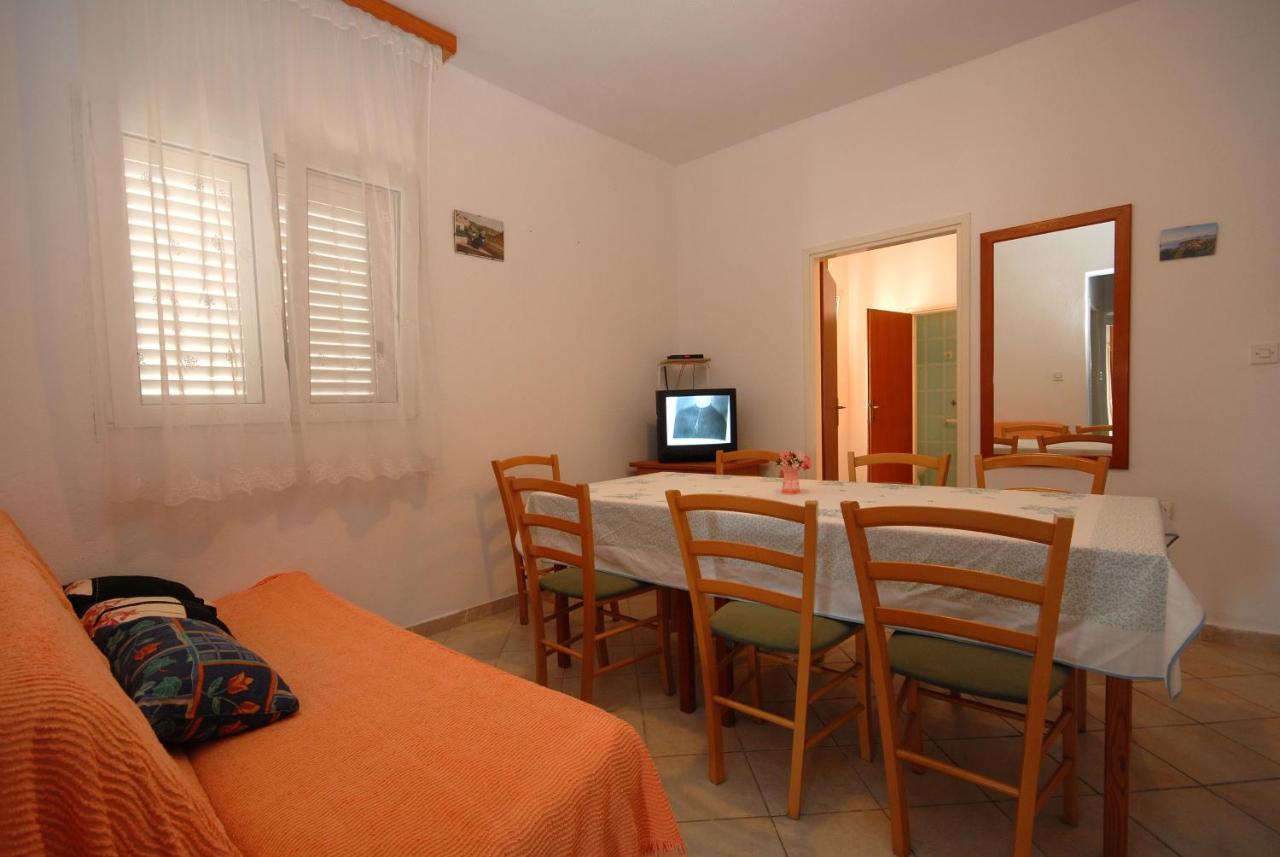 Apartments And Rooms With A Swimming Pool Kali, Ugljan - 14083 Exterior photo