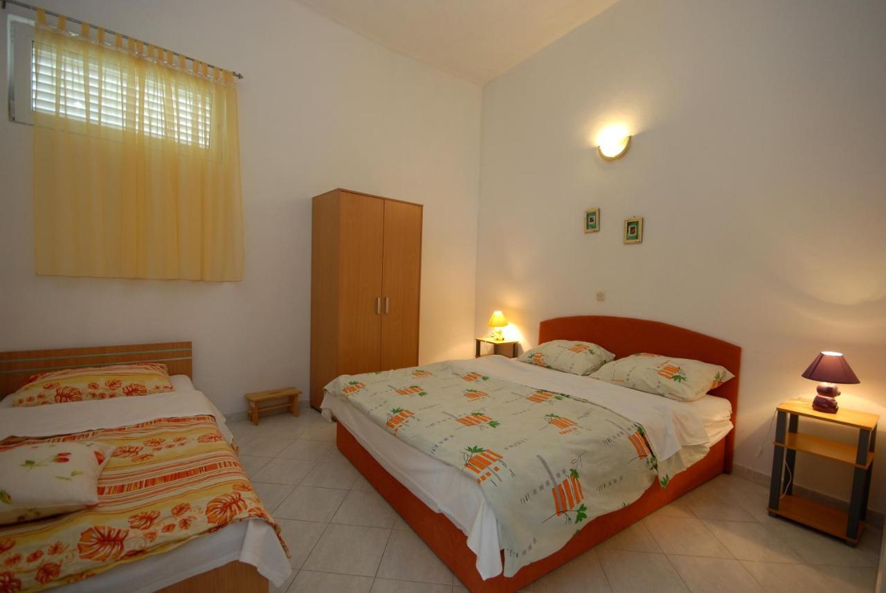 Apartments And Rooms With A Swimming Pool Kali, Ugljan - 14083 Exterior photo