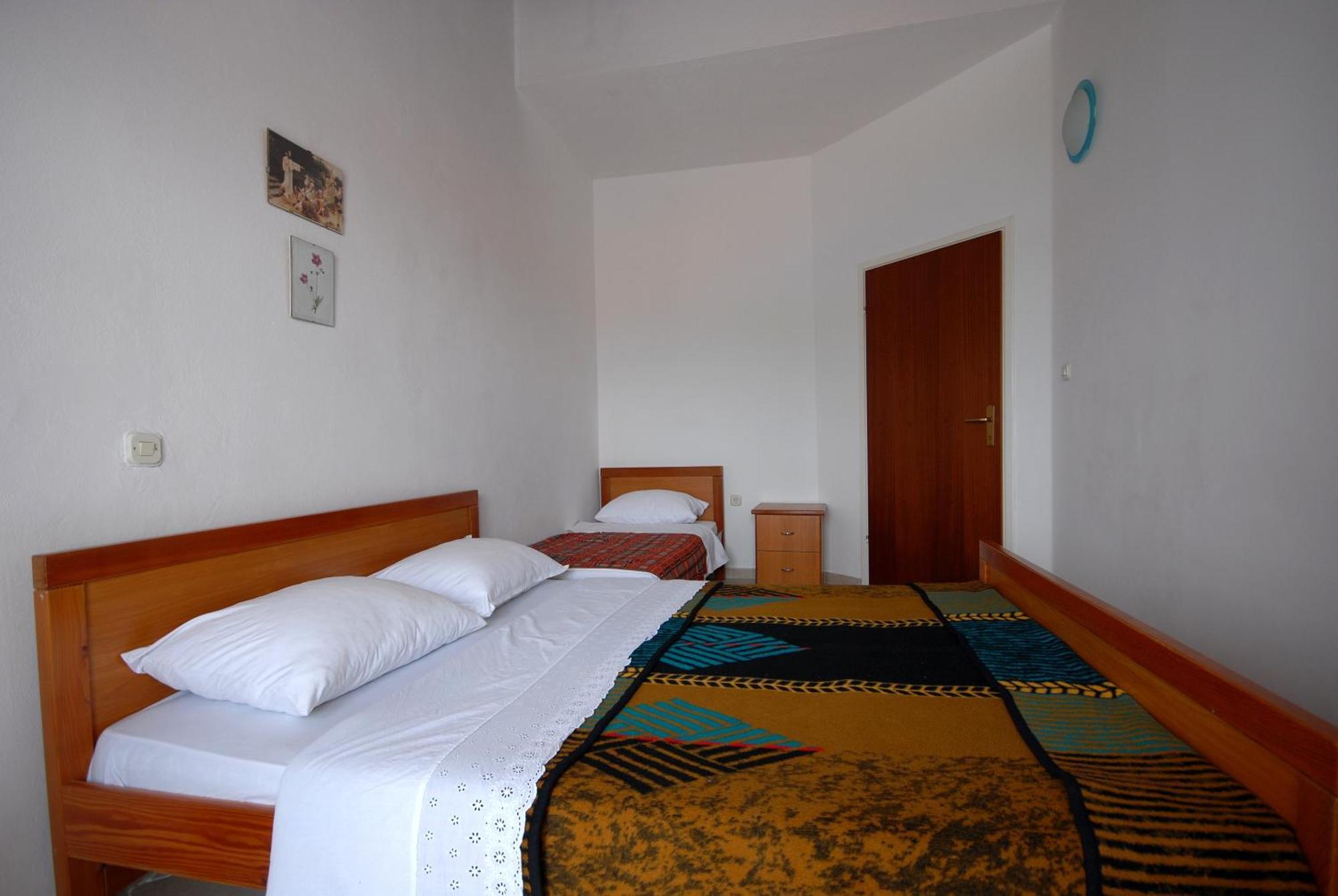Apartments And Rooms With A Swimming Pool Kali, Ugljan - 14083 Room photo